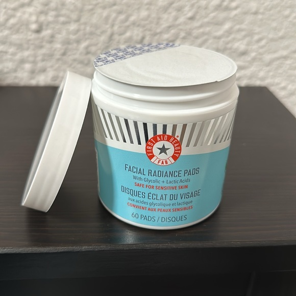 Facial Radiance Pads - Picture 2 of 7